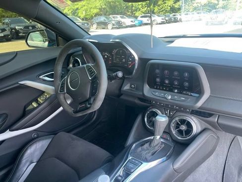 Used 2022 Chevrolet Camaro SS RWD image 8