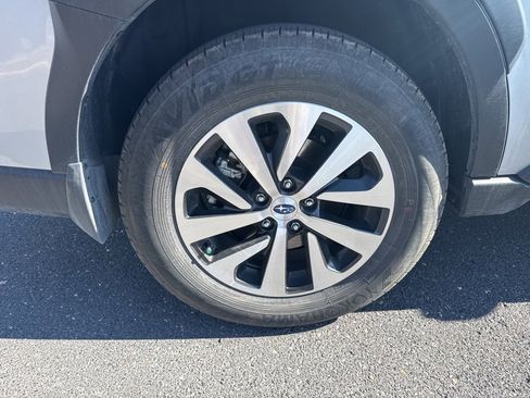 Certified 2025 Subaru Outback Premium image 11