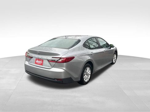 Used 2025 Toyota Camry LE image 5