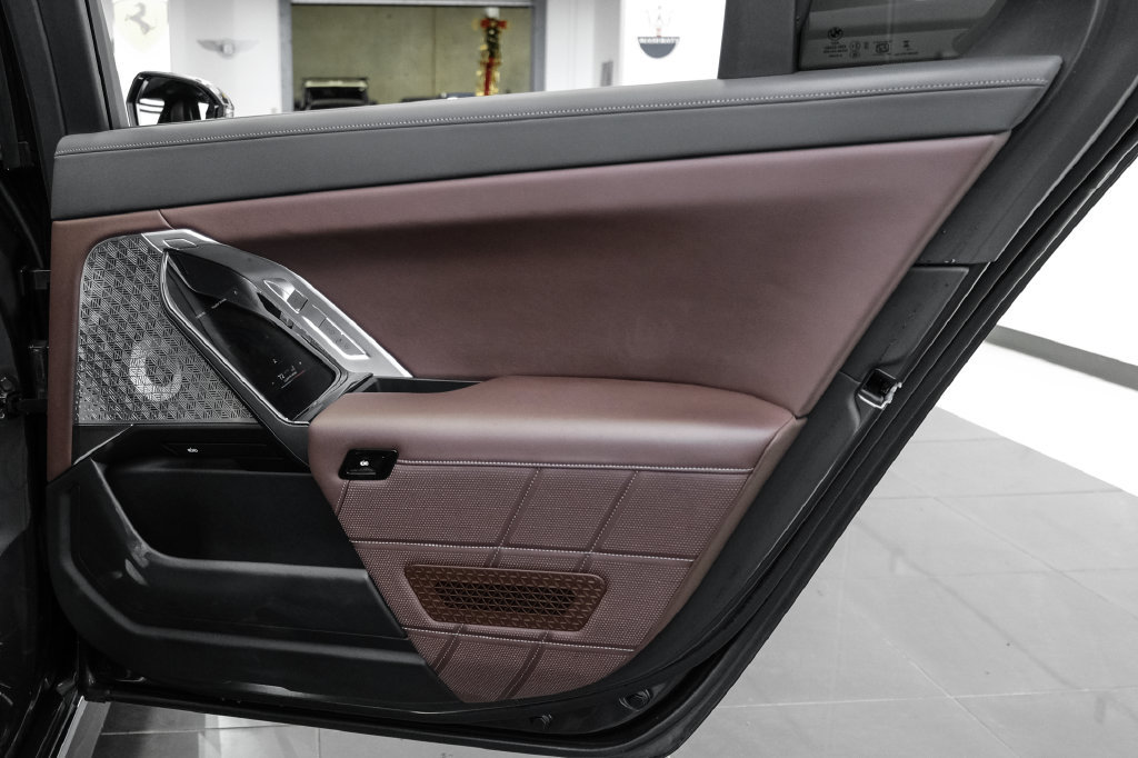 Used 2024 BMW i7 xDrive60 AWD/4WD image 54