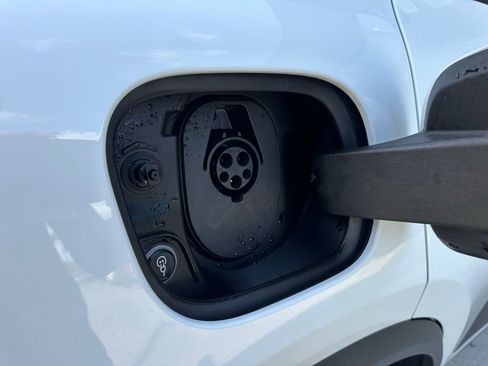 Used 2025 Porsche Macan 4S Electric image 42