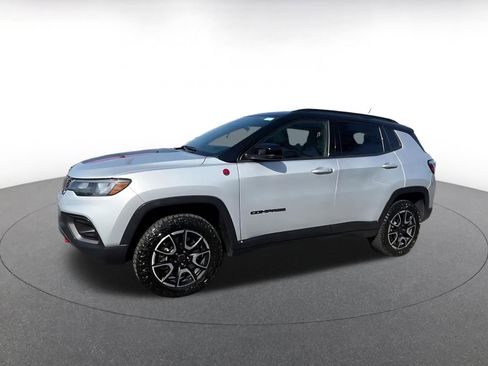 Used 2025 Jeep Compass Trailhawk AWD/4WD image 8