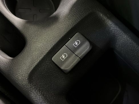 Used 2021 Nissan Kicks S image 33