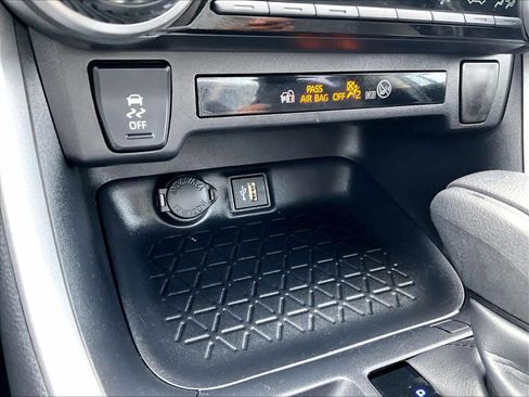 Used 2025 Toyota RAV4 XLE image 27