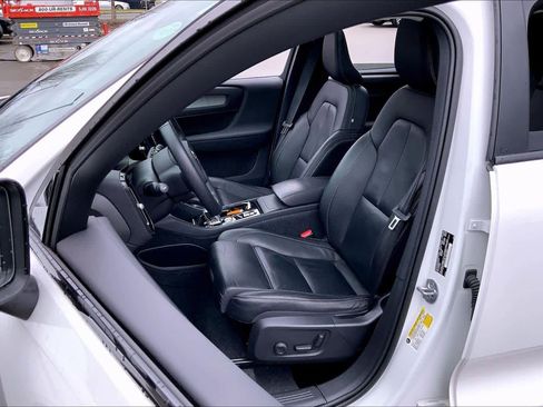 Used 2023 Volvo XC40 B5 Plus w/ Driver Assist Package AWD/4WD image 8