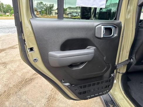 New 2026 Jeep Wrangler Unlimited Rubicon w/ Technology Group AWD/4WD image 26