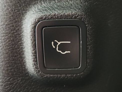 Used 2019 Jeep Cherokee Limited AWD/4WD image 34