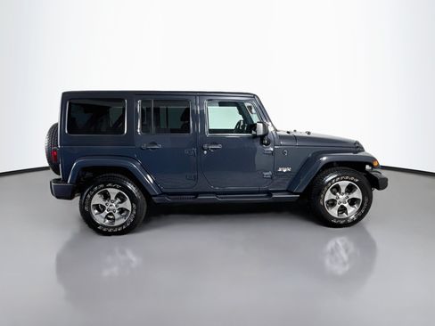 Used 2016 Jeep Wrangler Unlimited Sahara AWD/4WD image 11