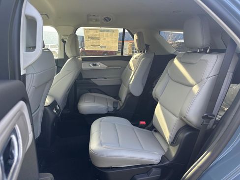 New 2026 Ford Explorer Active AWD/4WD image 7