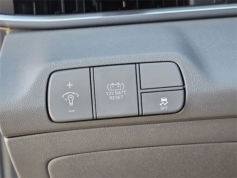 Used 2025 Hyundai Elantra Blue image 25