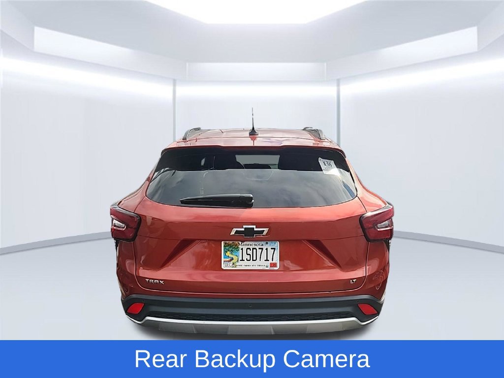 Used 2024 Chevrolet Trax LT w/ Driver Confidence Package FWD image 3