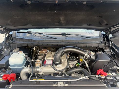 Used 2018 Nissan Titan SV w/ SV Convenience Package AWD/4WD image 22