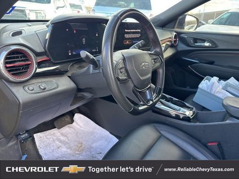 Certified 2024 Chevrolet Trax RS w/ Driver Confidence Package image 17