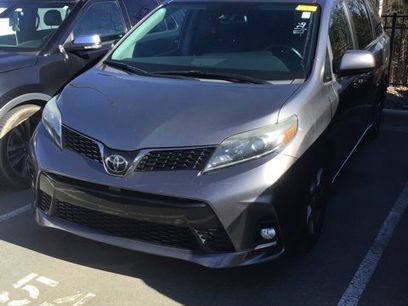 Used 2018 Toyota Sienna SE Premium