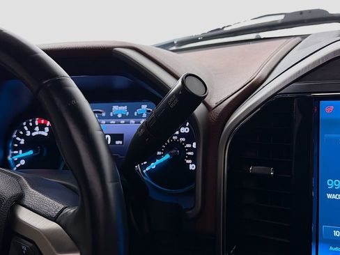 Used 2022 Ford F350 Platinum w/ FX4 Off-Road Package image 21