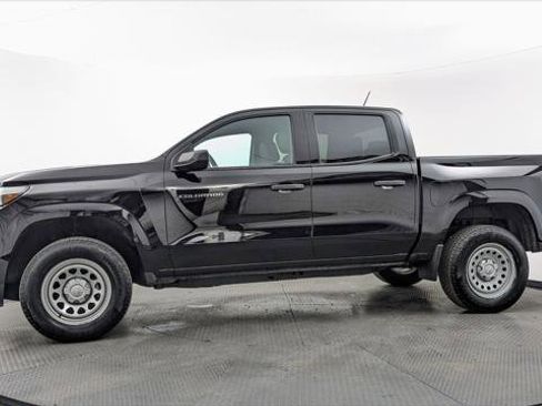 Used 2024 Chevrolet Colorado W/T RWD image 3