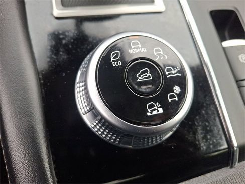 Used 2024 Mitsubishi Outlander SE image 29