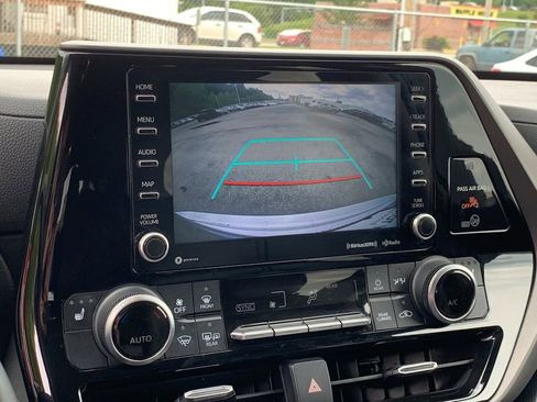 Used 2022 Toyota Highlander XLE AWD/4WD image 26