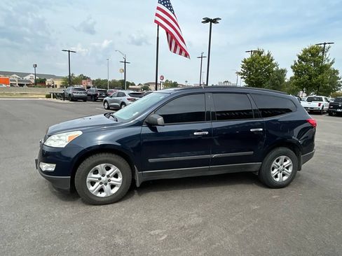 Used 2011 Chevrolet Traverse LS FWD image 10