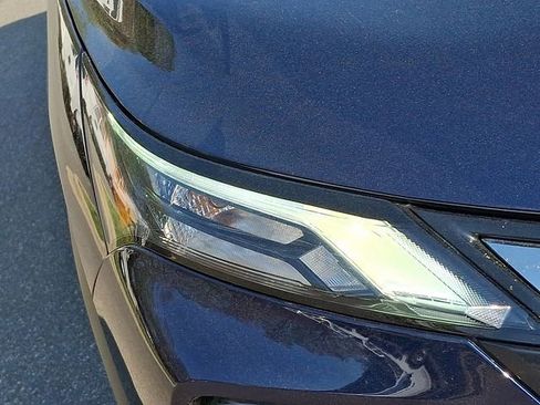 Used 2024 Nissan Rogue SV image 9