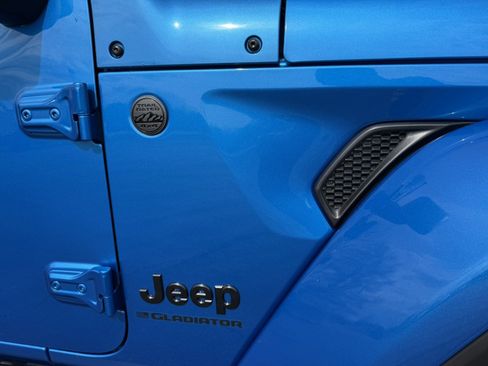 New 2026 Jeep Gladiator Sport AWD/4WD image 4