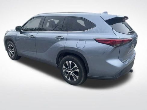 Used 2022 Toyota Highlander XLE image 4