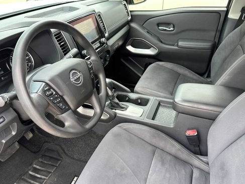 Used 2022 Nissan Frontier SV w/ Technology Package image 8