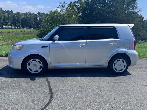 Used 2012 Scion xB FWD image 5
