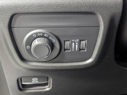 New 2025 Jeep Grand Cherokee Altitude image 14