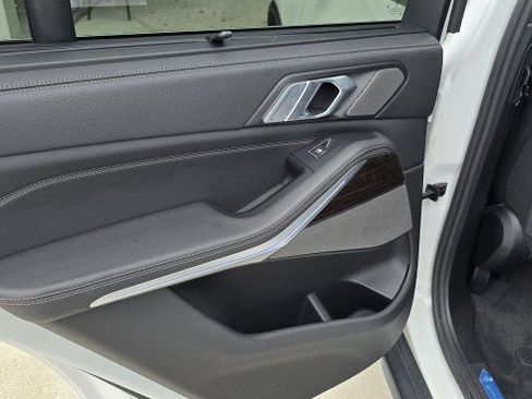 Used 2020 BMW X5 xDrive40i w/ Executive Package image 18