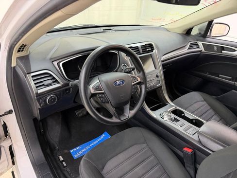 Used 2020 Ford Fusion SE FWD image 19