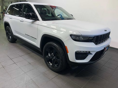 Used 2025 Jeep Grand Cherokee Limited w/ Black Appearance Package image 2