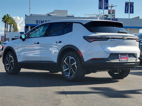 New 2026 Chevrolet Equinox EV LT image 2