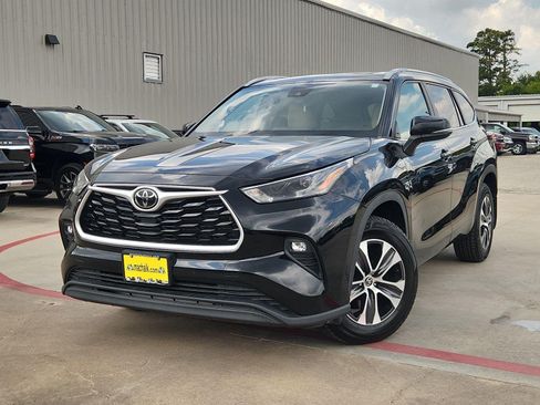 Used 2023 Toyota Highlander XLE AWD/4WD image 23