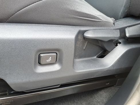Used 2025 Toyota Tacoma SR RWD image 5