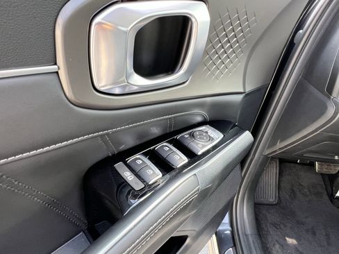 Certified 2024 Kia Sorento SX image 19