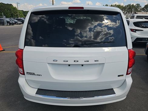 Used 2017 Dodge Grand Caravan SE FWD image 8