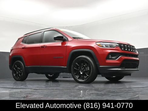 Used 2025 Jeep Compass Latitude w/ Altitude Special Edition AWD/4WD image 29
