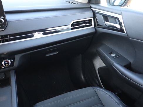 Used 2024 Mitsubishi Outlander SE image 10