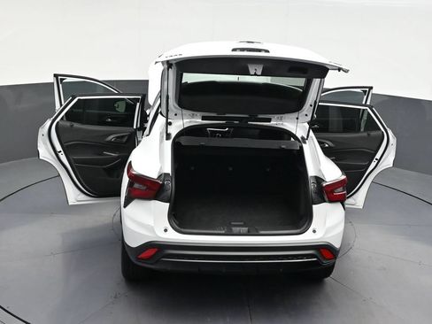Used 2025 Chevrolet Trax RS FWD image 40