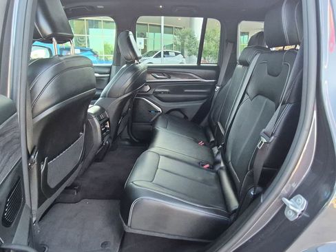 Used 2023 Jeep Grand Cherokee Overland AWD/4WD image 23