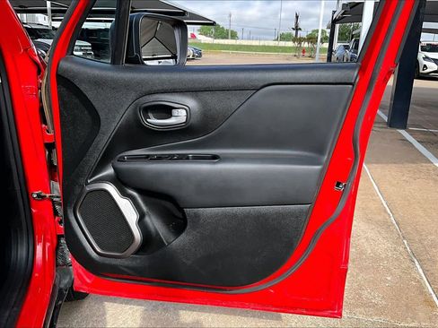 Used 2023 Jeep Renegade Latitude AWD/4WD image 25