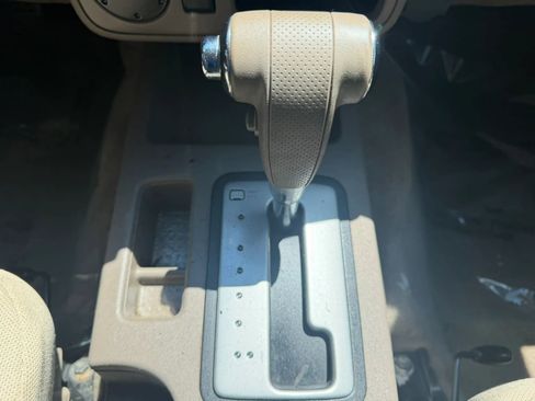 Used 2010 Nissan Frontier SE RWD image 18