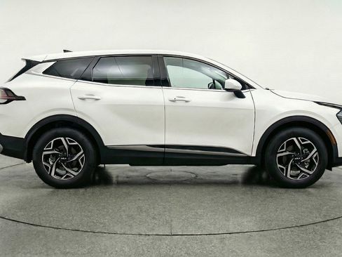 Used 2025 Kia Sportage LX image 9