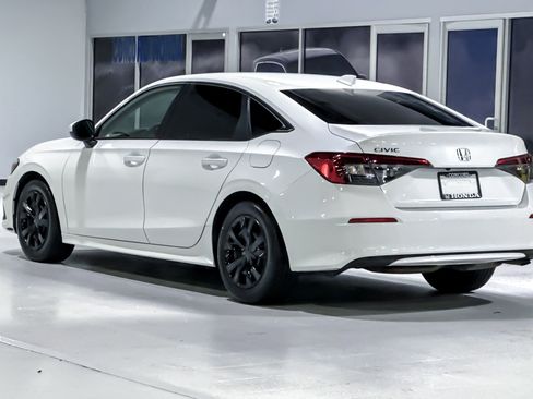 Used 2024 Honda Civic LX image 3