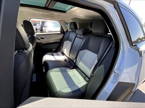 New 2025 Land Rover Range Rover Velar Dynamic SE image 12