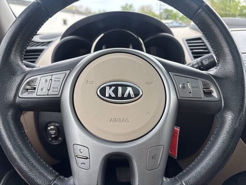 Used 2011 Kia Soul ! FWD image 13