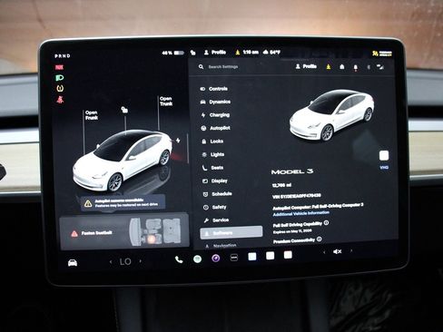 Used 2023 Tesla Model 3 Standard Range image 9