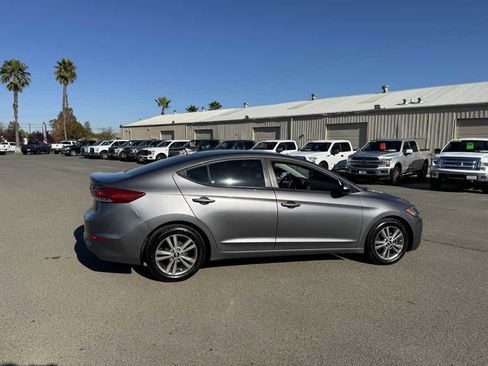 Used 2017 Hyundai Elantra SE image 11