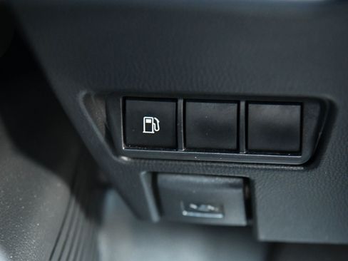 Used 2025 Toyota Prius LE image 33